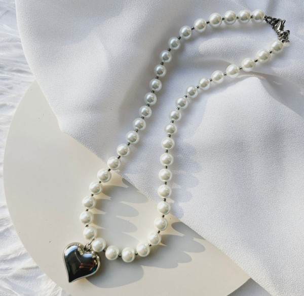 Vėrinys "White love"
